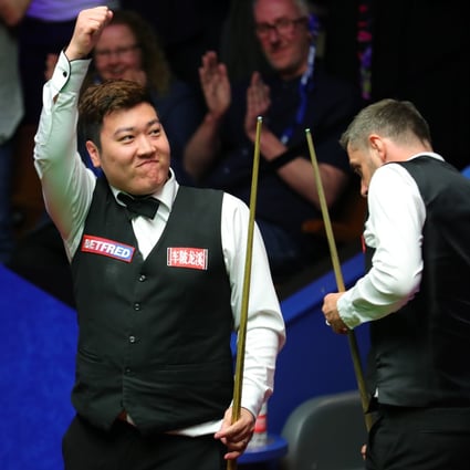 Yan Bingtao of China celebrates after completing his victory over Mark Selby in Sheffield. Photo: Xinhua