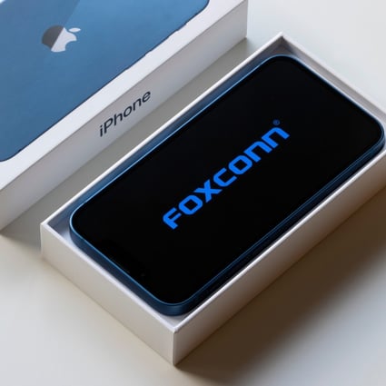 Foxconn Technology Group has frozen its hiring of new assembly line workers for the world’s largest iPhone factory, as the central Chinese city of Zhengzhou went into lockdown for seven days. Photo: Shutterstock