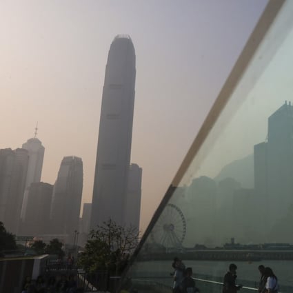 A haze of pollution covers the Central district skyline. Photo: Felix Wong