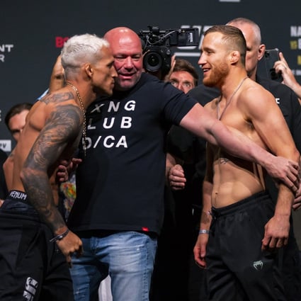 UFC president Dana White separates Charles Oliveira (left) and Justin Gaethje during their face off at the UFC 274 ceremonial weigh-ins. Photo: USA TODAY Sports