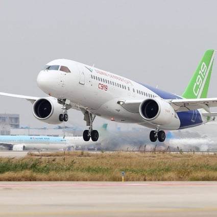 The Comac C919, China’s first single-aisle passenger jet, took off from Pudong International Airport in Shanghai on November 10, 2017. Photo: AFP.
