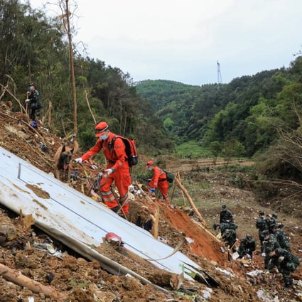 On March 24, rescuers search for the black boxes at the plane crash site in Tengxian County, south China’s Guangxi Zhuang Autonomous Region, March 22, 2022. The plane carrying 132 people crashed in Tengxian County in the city of Wuzhou. Photo: Xinhua