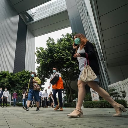 Civil servants at the Hong Kong government headquarters in Admiralty. Photo: Felix Wong