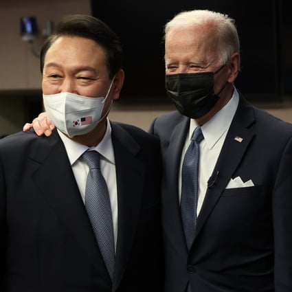 South Korean President Yoon Suk-yeol and US President Joe Biden visit the Korean Air and Space Operations Center at Osan Air Base. Photo: dpa