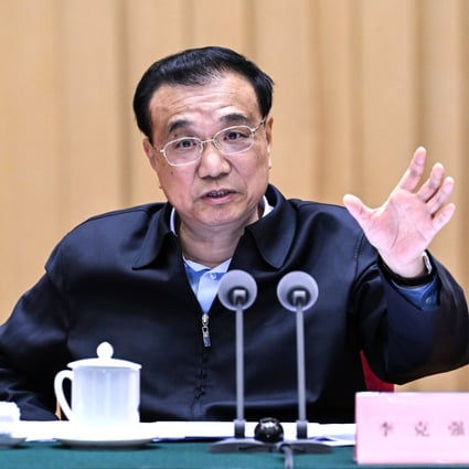 Chinese Premier Li Keqiang chairs a symposium on stabilizing growth, held in Yunnan province on May 18. Photo: Xinhua