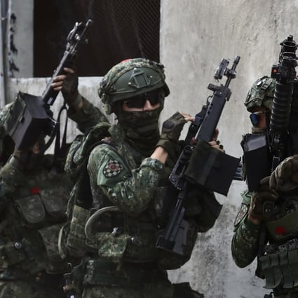 Taiwanese military personnel take part in an urban warfare drill in Kaohsiung, Taiwan, on January 6. Photo: EPA-EFE