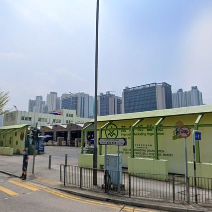 The two Hong Kong men committed the offence in broad daylight outside Cheung Sha Wan Wholesale Vegetable Market on May 24, 2020. Photo: Handout