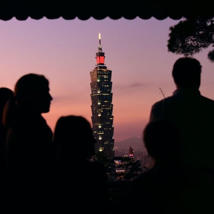 Tourists view the Taipei 101 skyscraper, a landmark in Taiwan, in January 2017. Photo: Xinhua