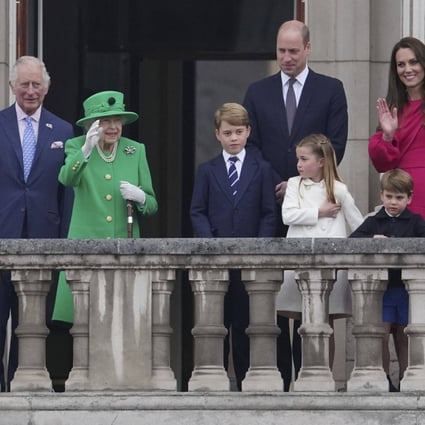 Queen Elizabeth and other members of the British royal family appear on the balcony of Buckingham Palace during the Platinum Jubilee Pageant on June 5 to mark her 70 years on the throne. Photo: AP/Pool