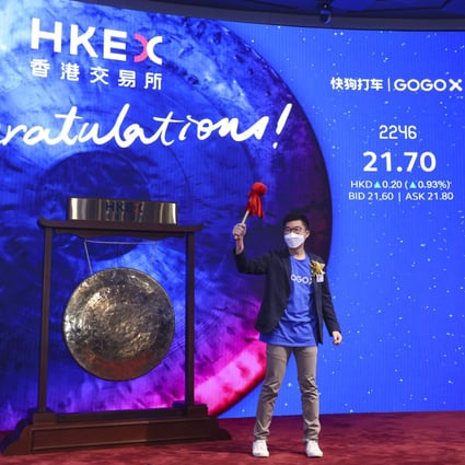Steven Lam Hoi-yuen, executive director and co-chief executive officer of GOGOX, hits a gong at the company’s IPO launch on the Hong Kong Stock Exchange. Photo: Dickson Lee