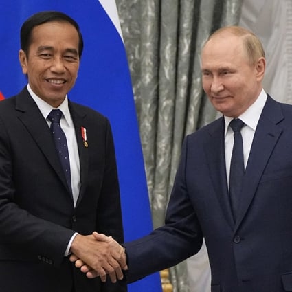 Russian President Vladimir Putin and Indonesian President Joko Widodo shake hands after their meeting in Moscow on Thursday. Photo: AP