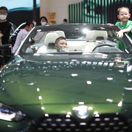 Visitors view a new car model during the Shenyang (China) International Automobile Industry Expo 2022 in Shenyang, in northeast China’s Liaoning province, on June 26, 2022. Photo: Xinhua