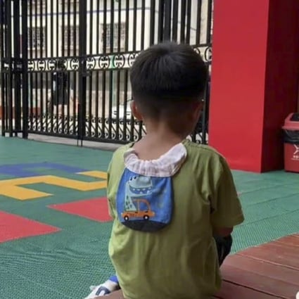 Boy, 5, abandoned at school after father realises he is not birth father. Photo: Weibo