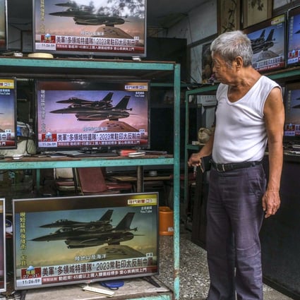 Televisions show news reports on the US Air Force in Taipei on Tuesday ahead of a potential visit by US House Speaker Nancy Pelosi. Photo: Bloomberg