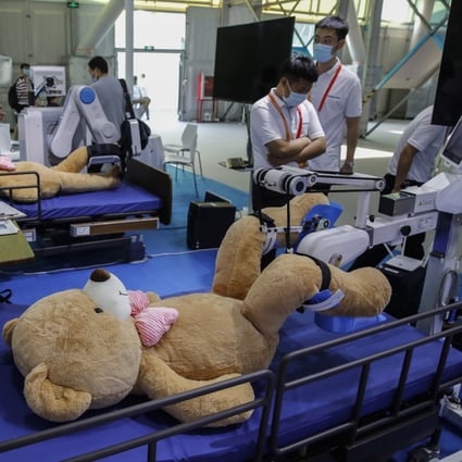 Services trade is defined as a transaction between a resident and a non-resident, and the sale and delivery of an intangible product including legal, engineering, medical and other professional services, computer services and telecommunications. Photo: EPA-EFE