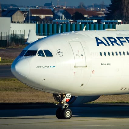 Air France pilots suspended for fighting in cockpit during flight