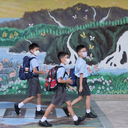 Students of Yaumati Catholic Primary School (Hoi Wang Road) return to school on the first day of the new term on September 1, 2022. Photo: Jelly Tse