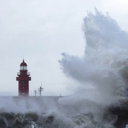 Waves crash on the eastern coast of Jeju Island, South Korea, as Typhoon Hinnamnor travels toward the Korean Peninsula on September 4. Photo: AP