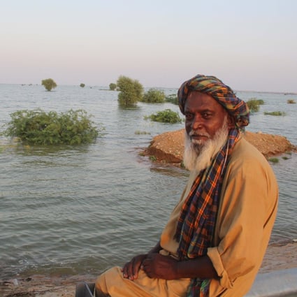 A resident affected by floods waits for relief in Sindh province, Pakistan. Photo: EPA-EFE