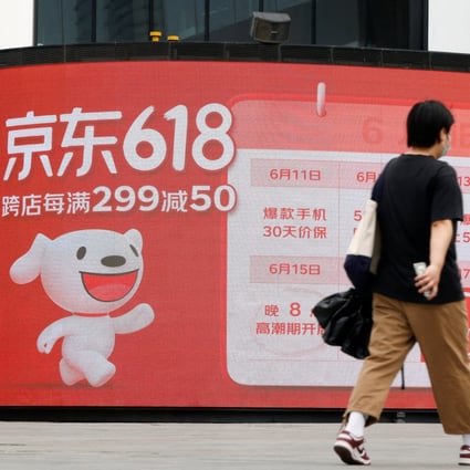 A JD.com advertisement for the “618” shopping festival displayed outside a shopping mall in Beijing, China June 14, 2022. Photo: Reuters