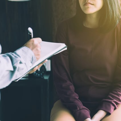 Professional psychiatrist talking to female patient about mental health. Photo: Shutterstock