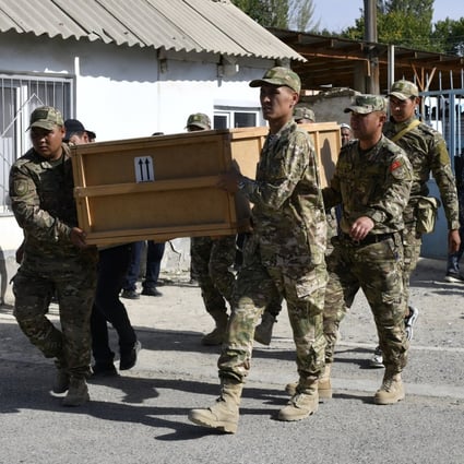 Kyrgyzstan’s servicemen carry a coffin after fighting on the border between the two countries killed at least 81 people. Photo: AP 