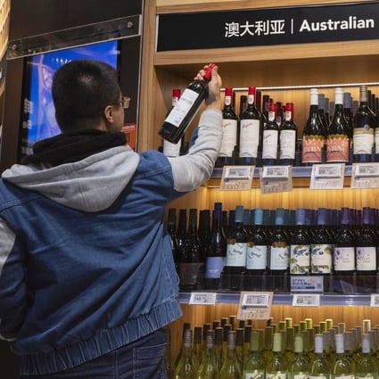 A man shops Australian wine in Shanghai in 2020. Photo: EPA-EFE