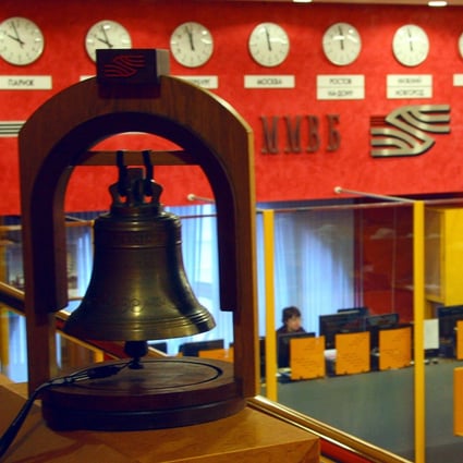 Brokers work inside Russia’s Micex-RTS stock exchange in Moscow in January 2009. Photo: AFP