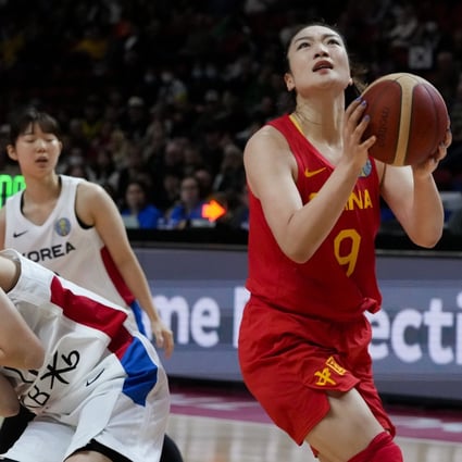 China’s Li Meng runs past South Korea’s Lee So-hee  (left) during their game at the women’s Basketball World Cup in Sydney, Australia. Photo: AP