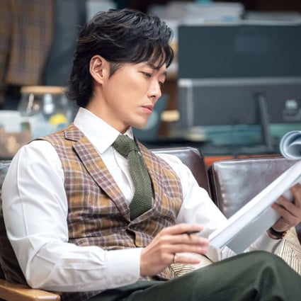 Namgoong Min as lawyer Cheon Ji-hoon in a still from One Dollar Lawyer on Disney+.