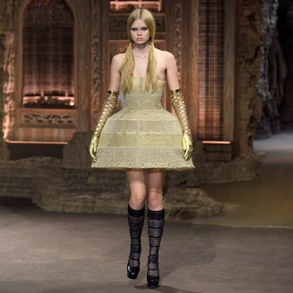 Paris Fashion Week How Dior Married 70s Power Dressing With 16th Century Chic Its Spring Summer 23 Runway Show Delivered Drama And Playfulness With Blackpink S Jisoo And Cha Eun Woo Attending South Paris Fashion Week How Dior Married 70s Power Dressing With 16th Century Chic Its Spring Summer 23 Runway Show Delivered Drama And Playfulness With Blackpink S Jisoo And Cha Eun Woo Attending South