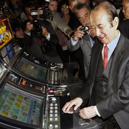 Stanley Ho playing a slot machine at the opening of his new casino in downtown Lisbon in April 2006. Photo: AFP