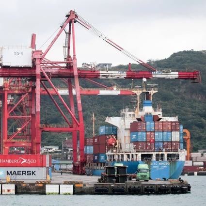 Taiwan’s deputy economy minister says it’s “not realistic” to completely decouple trade from mainland China. Photo: Bloomberg