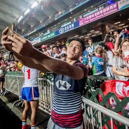 Hong Kong’s Cado Lee takes a selfie with fans in 2019. Photo: Ike Images
