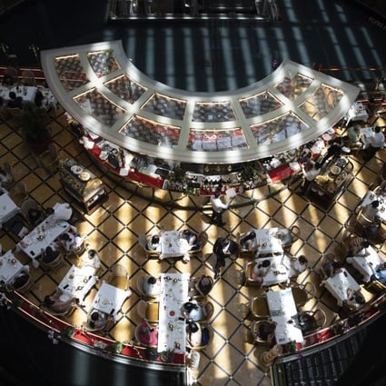 People dine at a restaurant in Marina Bay Sands in Singapore. Photo: EPA-EFE