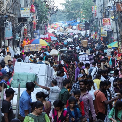People shop at a crowded market in Delhi, India, on October 11. Photo: Reuters