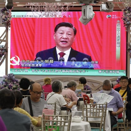 Hongkongers watch Chinese President Xi Jinping deliver his opening speech for the Communist Party’s 20th congress. Photo: K. Y. Cheng