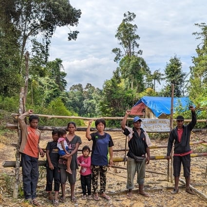 The villagers of Kampung Mesau in Malaysia’s Pahang erected a blockade to save their forests from loggers. Photo: Yao-Hua Law/Macaranga