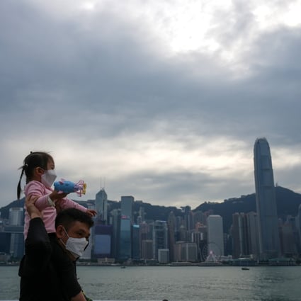 The Hong Kong Observatory issues the No 3 typhoon warning signal as Severe Tropical Storm Nalgae edges closer to the city. Photo: Sam Tsang