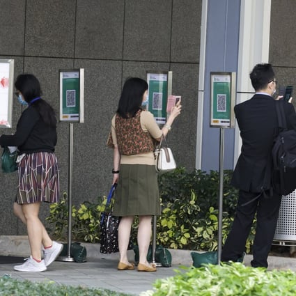 Civil servants return to work at the government’s headquaters in Admiralty on May 18. Photo: Nora Tam
