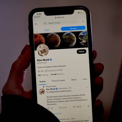 A blue verification check is seen on the Twitter account of Elon Musk in this photo taken on November 7, 2022. Photo: Bloomberg