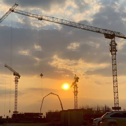 The sun sets over the construction site of a housing complex in Jinshan, a suburb of Shanghai, on October 20, 2022. Photo: AFP