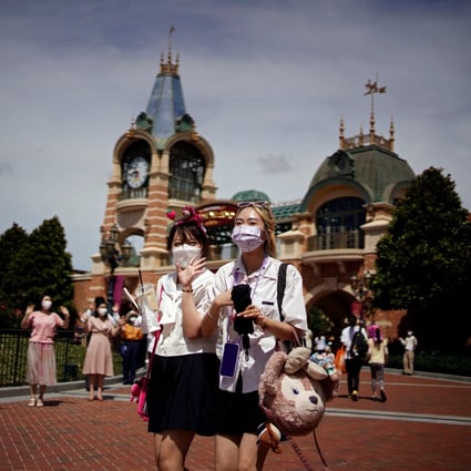 Visitors to the Shanghai Disney Resort when it reopened after a two-month shutdown on June 30, 2022. Photo: Reuters.