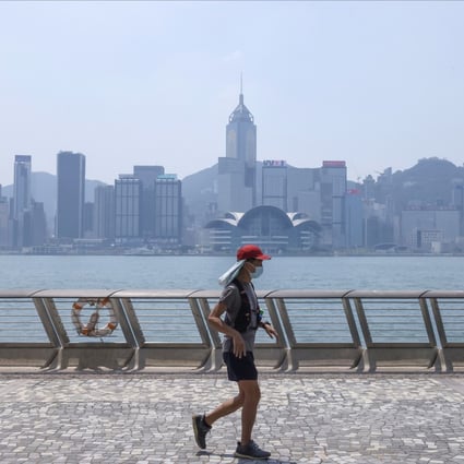 A jogger in Hong Kong during a hot weather warning on September 12. Photo: Jonathan Wong