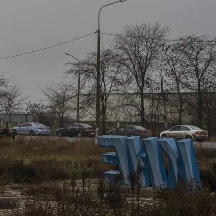 Cars leave Kherson, southern Ukraine on Saturday. Photo: AP