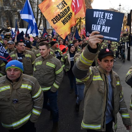 Firefighters protest outside parliament in London on December 6. More than 33,000 firefighters are set to vote whether to strike over a pay rise offer of 5 per cent. Firefighters marched to Parliament to bring their dispute to Westminster. Photo: EPA-EFE