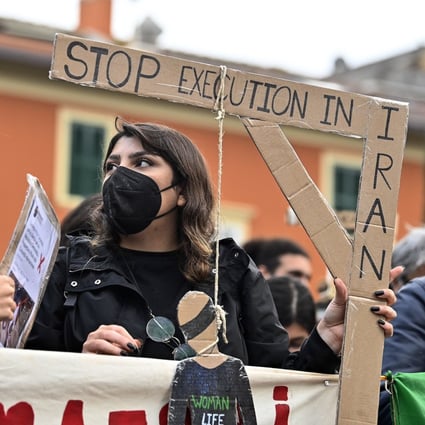 Iranian youth and supporters protest outside the Iranian embassy in Rome on December 10, following the execution of a protester in Iran. Photo: EPA-EFE