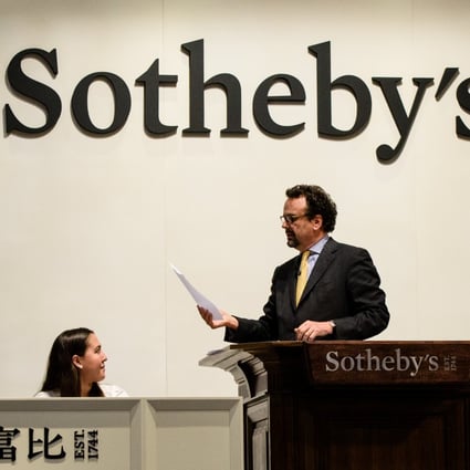 David Bennett, head of Sotheby’s international jewellery division, reads a world record certificate after a 59.6-carat giant diamond named the ‘Pink Star’ was auctioned for US$71.2 million in Hong Kong on April 4, 2017. Photo: AFP