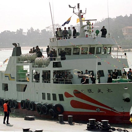 A boat carries Taiwanese officials across the strait to mainland China in January 2001, when an exchange policy known as the “mini-three links” came into effect. Photo: AFP