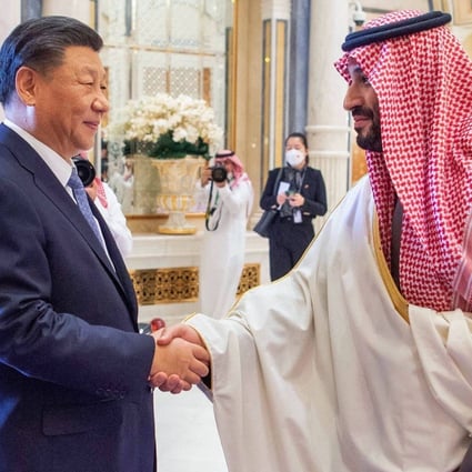  Saudi Crown Prince Mohammed bin Salman (R) shaking hands with Chinese President Xi Jinping during the China-Arab Summit in the Saudi capital Riyadh, on December 9. Photo: Handout/ SPA/AFP